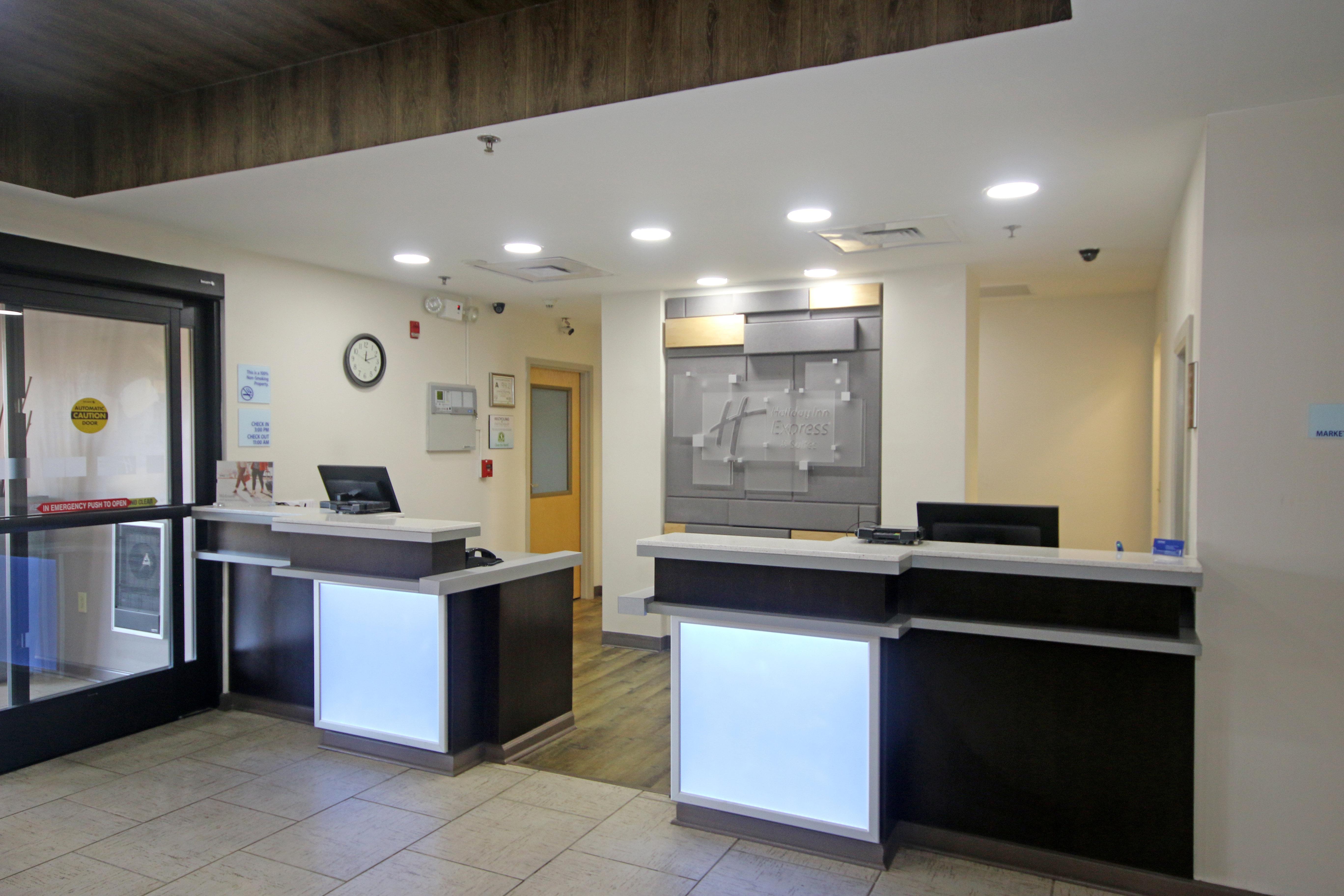 Holiday Inn Express Hotel & Suites Greensboro-East By Ihg Exterior foto