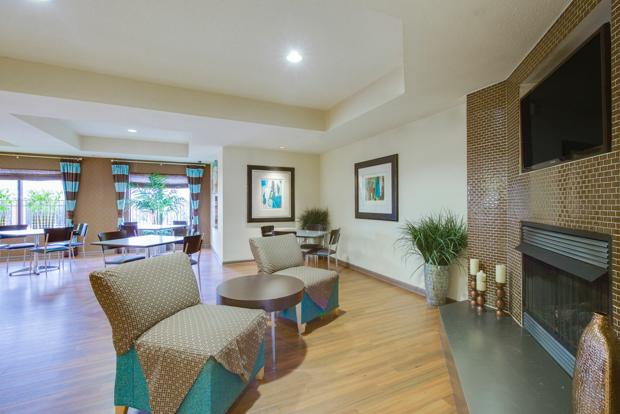 Holiday Inn Express Hotel & Suites Greensboro-East By Ihg Exterior foto
