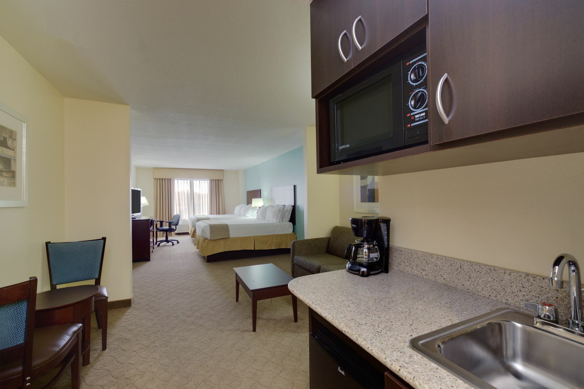 Holiday Inn Express Hotel & Suites Greensboro-East By Ihg Exterior foto