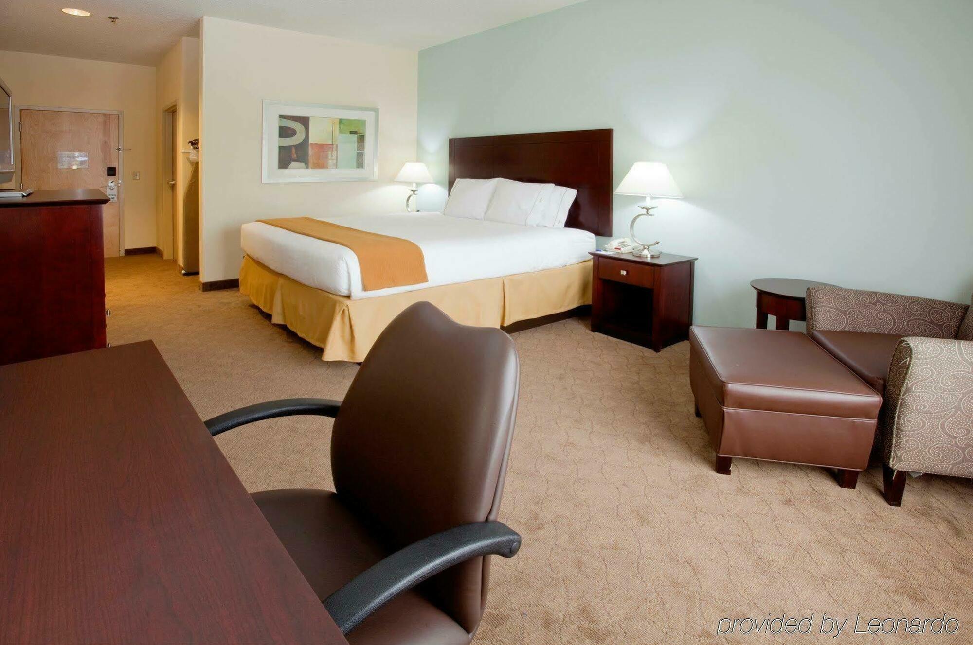 Holiday Inn Express Hotel & Suites Greensboro-East By Ihg Exterior foto